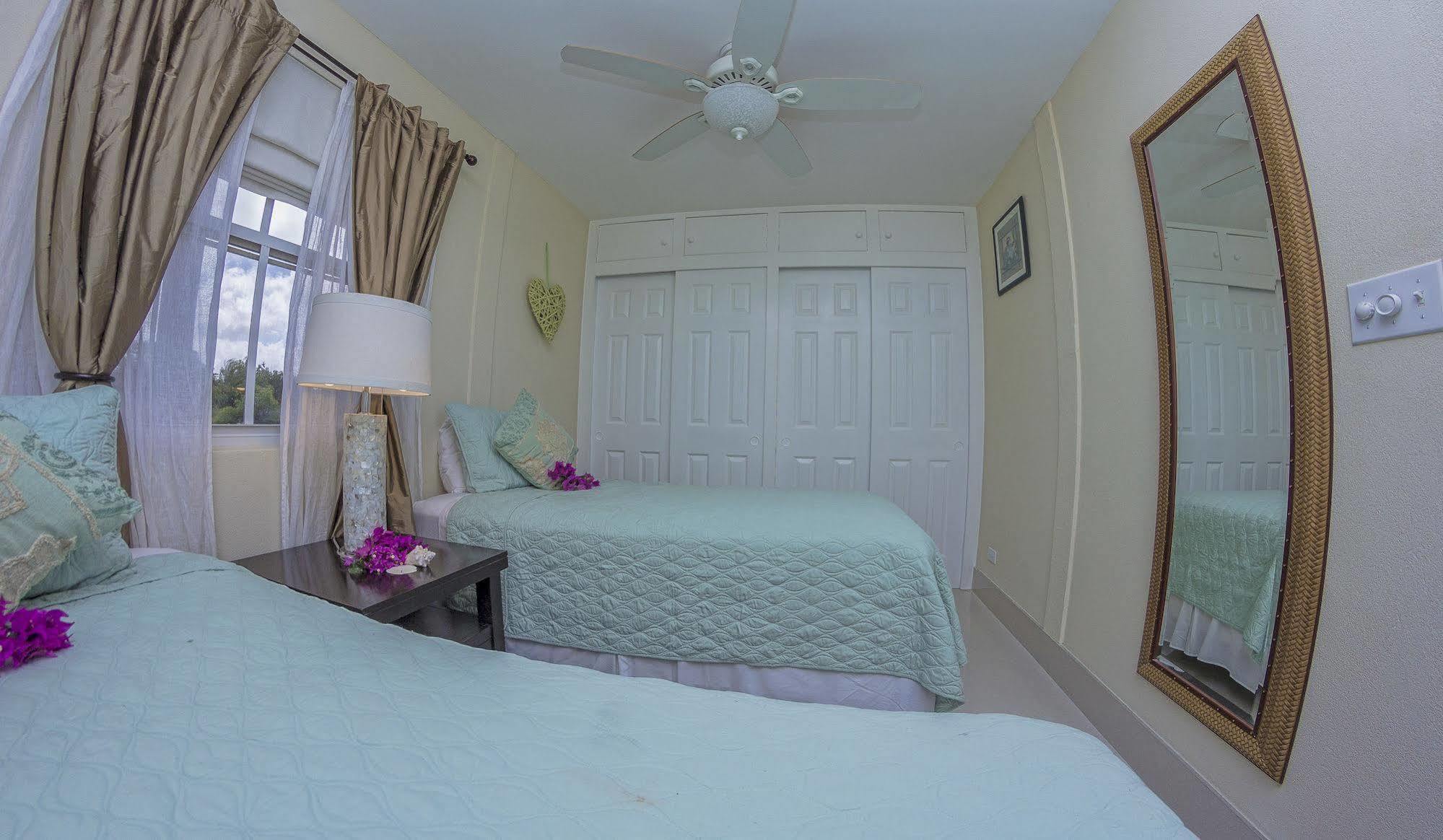 Lantana Barbados Condos Saint James Exteriér fotografie